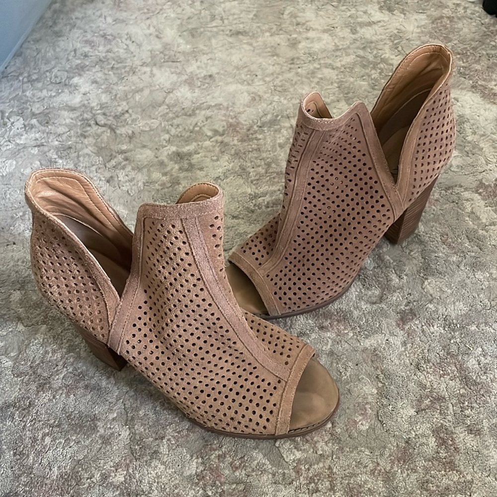 LUCKY BRAND open toe bootie - sand/tan